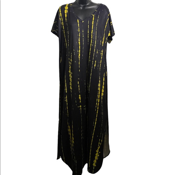 Arolina Dresses & Skirts - NWT! Arolina v-neck long dress